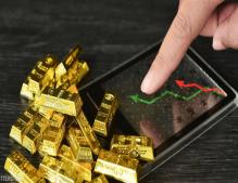 الذهب يرتفع مع إقبال المستثمرين على الشراء