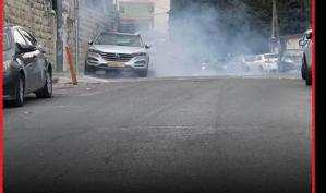 الاحتلال يعتدي على المصلين في حي وادي الجوز بالقدس المحتلة، بإطلاق قنابل الصوت والغاز المسيل للدموع ورش المياه العادمة، بعد منعهم من دخول "الأقصى".