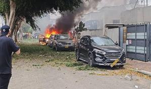 جانب من الدمار الكبير في المنازل بفعل القصف الصاروخي على منطقة بيتاح تكفا بتل أبيب