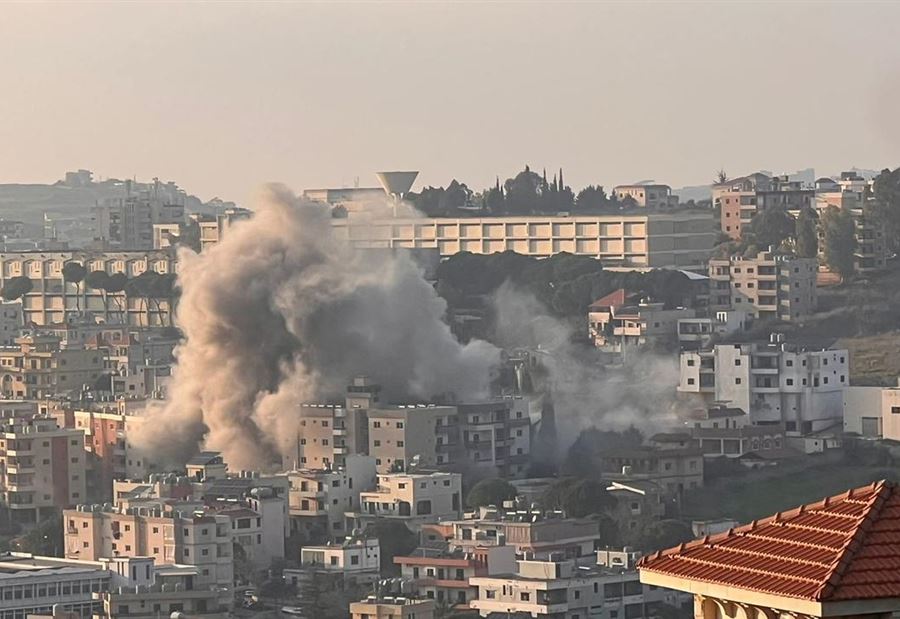 بالفيديو والصور - دمار كبير في شقة سكنية جراء الغارة الاسرائيلية على كفررمان