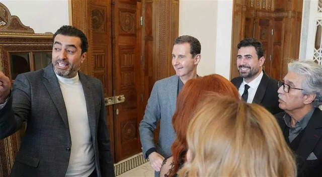 موقف طريف بين الرئيس الاسد والممثل باسم ياخور يتصدر "التريند"... اليكم ما حصل بينهما خلال لقائهما الاخير!