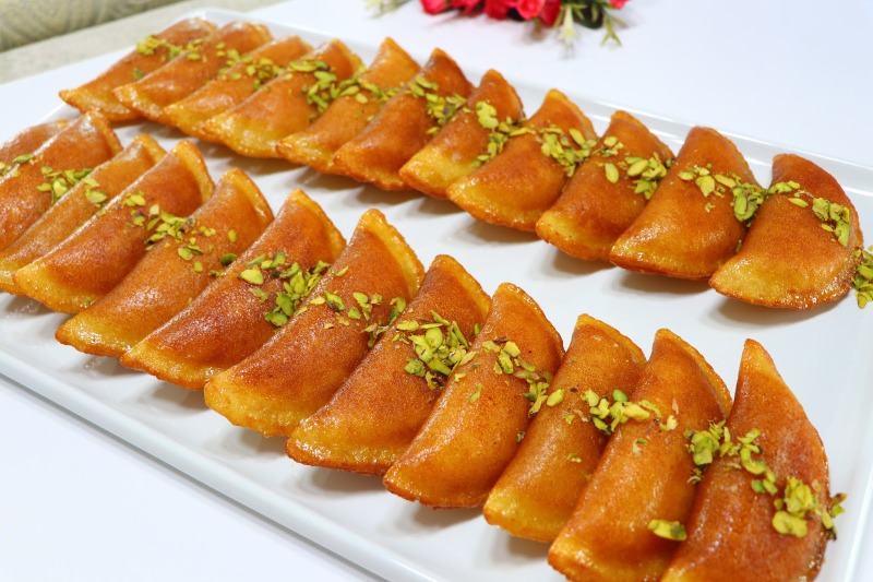 القطايف حلوى مرتبطة بشهر رمضان المبارك