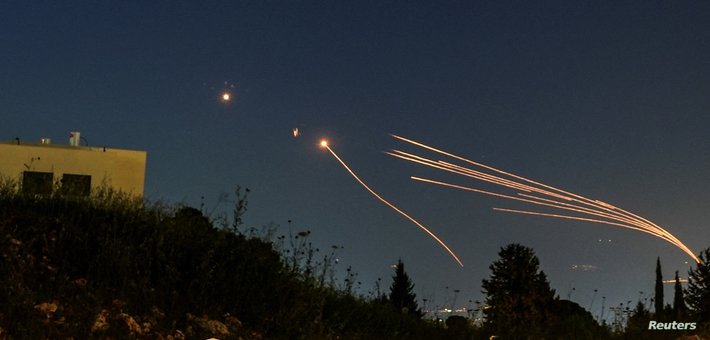بالفيديو - اللحظات الأولى لبدء الهجوم الإيراني على الاراضي المحتلة