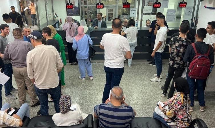 تسجيل 800 من طلبة غزة لتقديم امتحان التوجيهي في مصر و11000 ينتسبون لمدارس الضفة عن بُعد