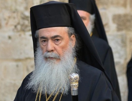 البطريرك ثيوفيلوس يُلغي قرار لجنة المدارس باغلاق مدرسة مار متري في القدس