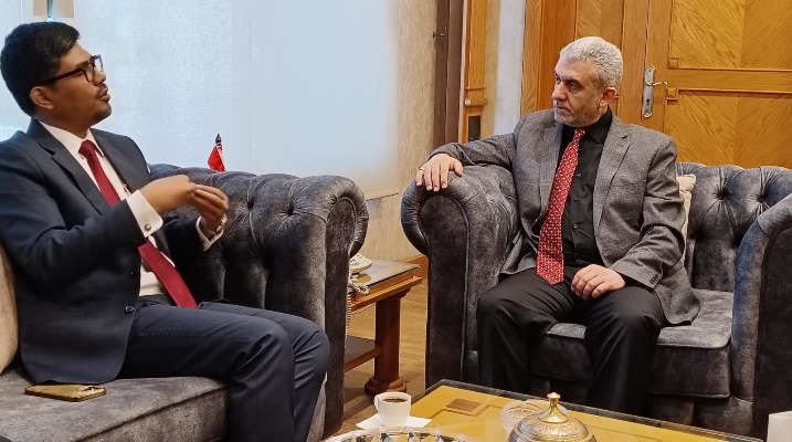 الوزير بيرم يبحث مع السفير الهندي في سبل التعاون