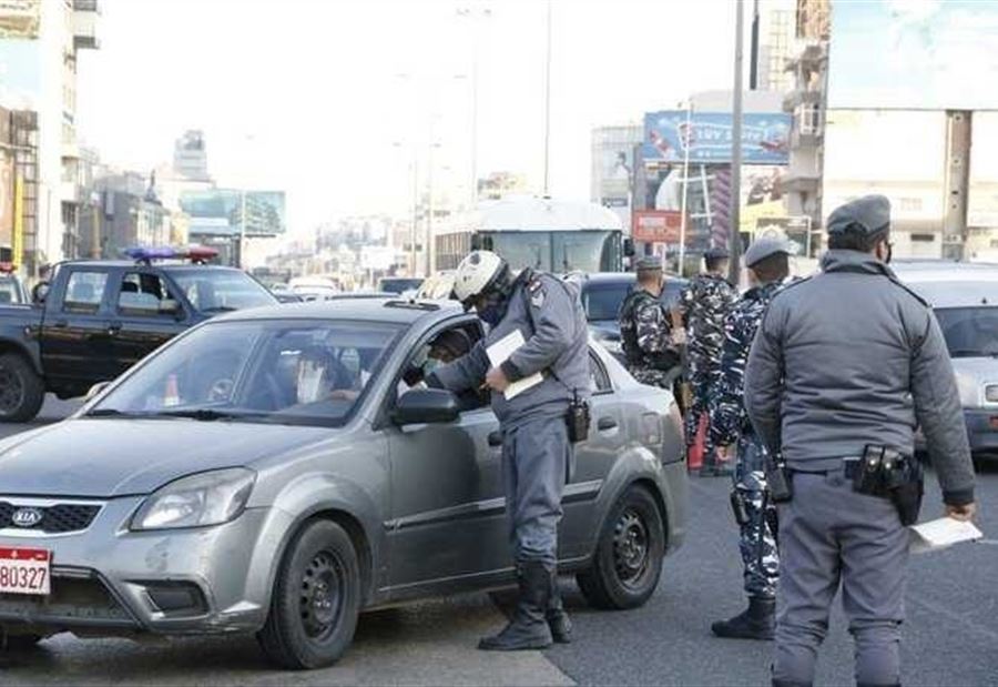 بالفيديو - حاولا الهروب من حاجز قوى الأمن... وهذا ما حصل!