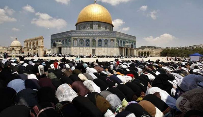 40 ألفا يؤدون صلاة الجمعة في المسجد الأقصى