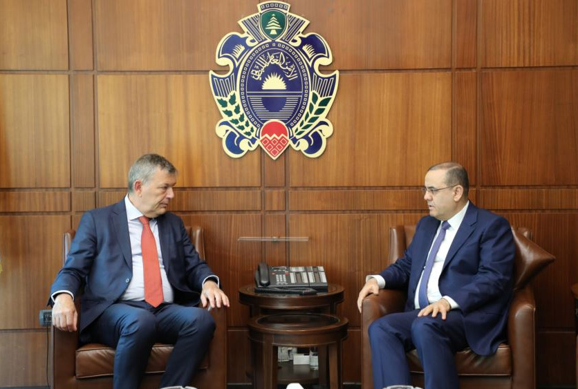 اللواء البيسري يبحث ولازاريني عمل "الأونروا" بمساعدة اللاجئين الفلسطينيين