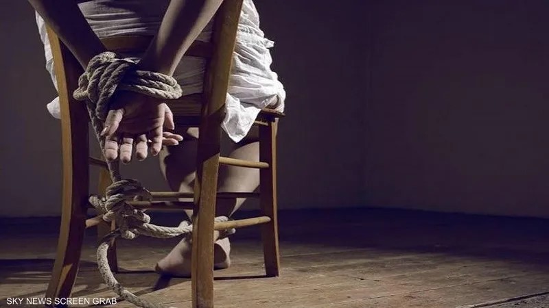 ضرب وتعذيب وفدى بآلاف الدولارات.. خطف السوريين يتصاعد في لبنان!