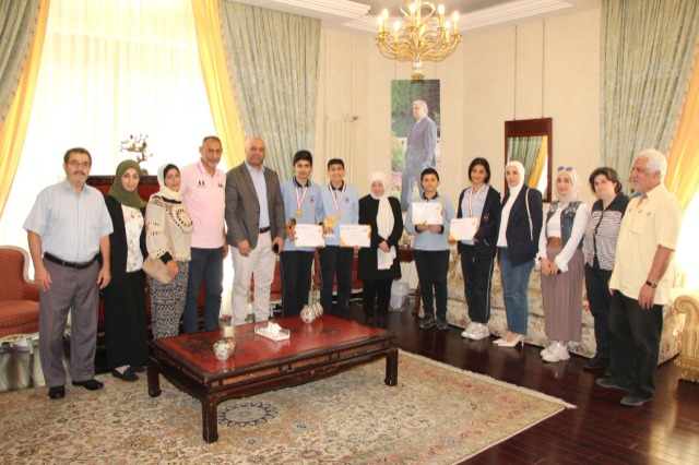 بهية الحريري تلتقي "لجنة الأهل" في "مدرسة الحاج بهاء الدين الحريري" وتهنىء طلابها الفائزين ببطولة مهارات "مايكروسوفت"