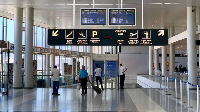 زحمة ومناوشات.. هذا ما حصل في المطار!