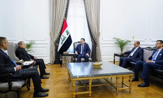 أبو ردينة يسلم رسالة من الرئيس عباس لرئيس الوزراء العراقي!