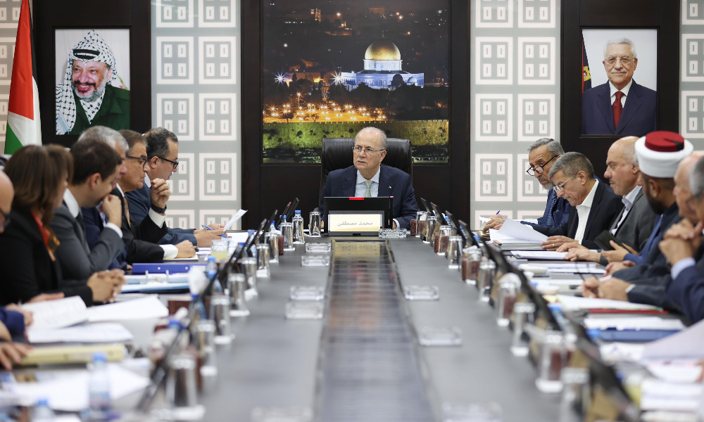 مجلس الوزراء الفلسطيني يكلف وزارة الخارجية وجهات الاختصاص بتكثيف الجهود لحشد الدعم الدولي لمناصرة الأسرى
