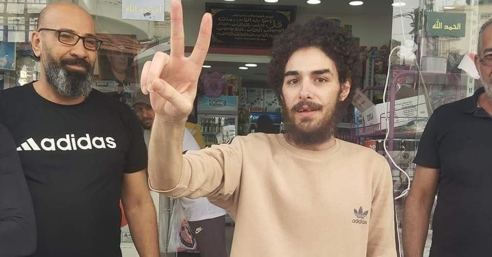 أسير فلسطيني محرر يثأر من سجّانه