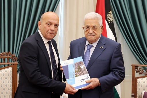 الرئيس عباس يتسلم التقرير السنوي لصندوق الاستثمار الفلسطيني لعام 2023