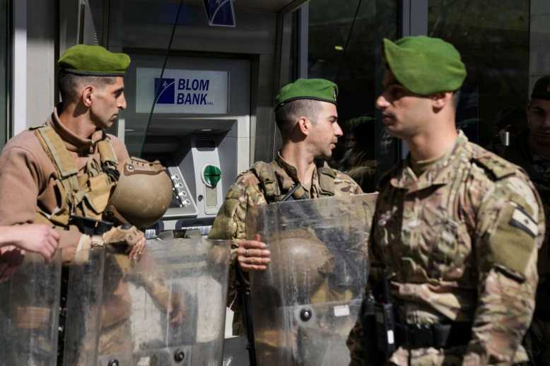 الجيش يوقف شخصين يسرقان منازل في البلدات الحدودية