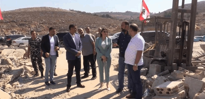محافظ النبطية د. هويدا الترك تتفقد مكان الغارة في تول - الكفور: سننتصر بالارادة الجنوبية