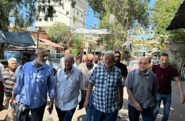أبو العردات على رأس وفد من "فتح" وفصائل "م.ت.ف" يجول في عين الحلوة ويعزي بالشهيد القائد خليل المقدح