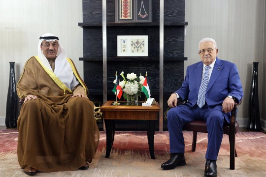 الرئيس عباس يجتمع مع ولي العهد الكويتي في نيويورك