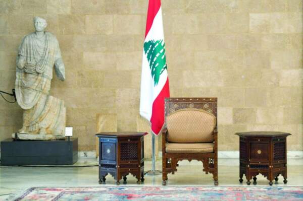 رئاسات و"فراغات".. النار بالنار!