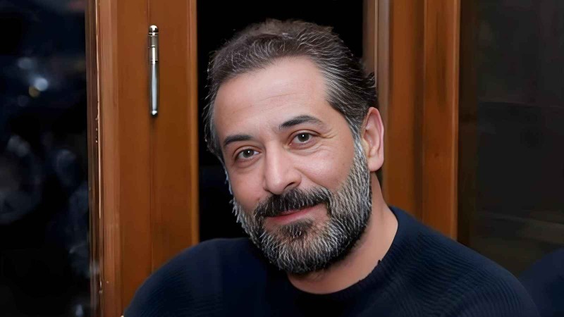 بعد الاعتداء عليه بالضرب.. صورة لـ عبد المنعم عمايري من المستشفى