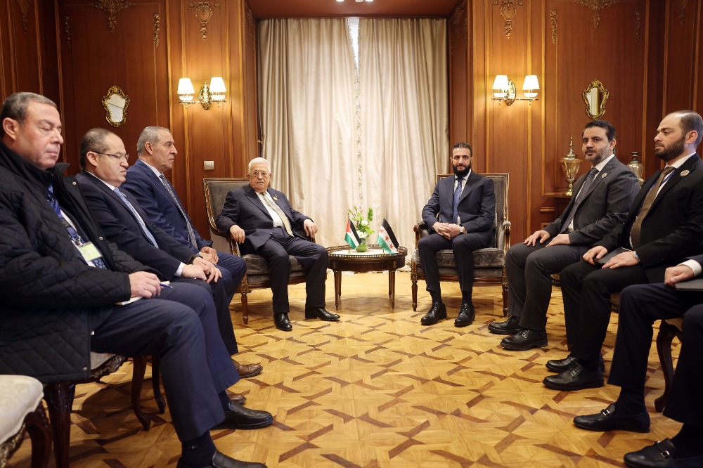 الرئيس عباس يجتمع مع نظيره السوري