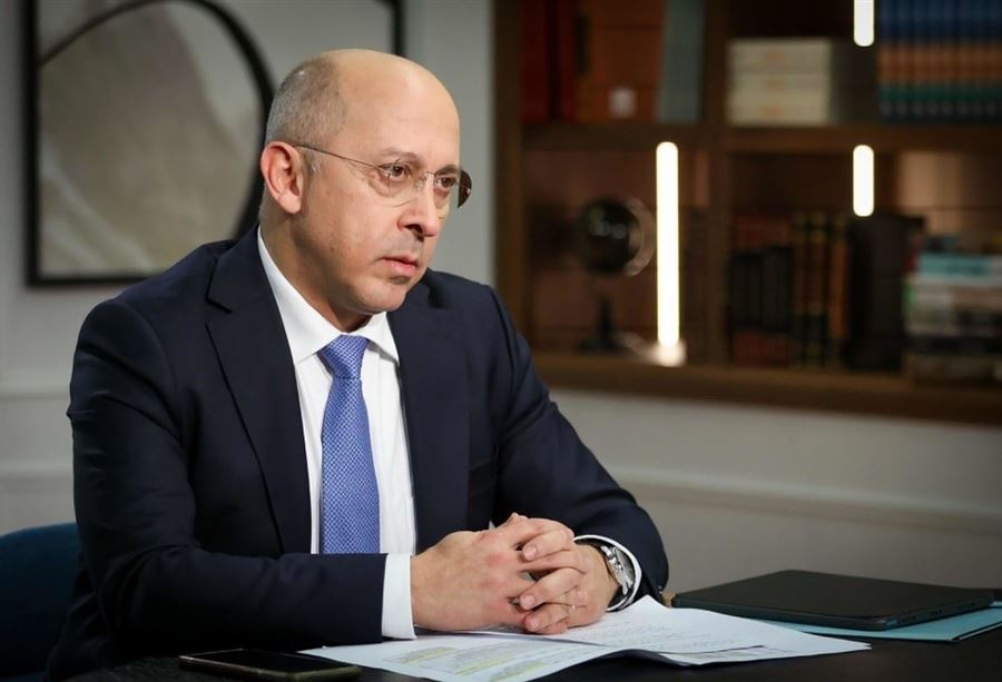 "إشاعات وأكاذيب"... ردود متبادلة بين "التيار" وآلان عون