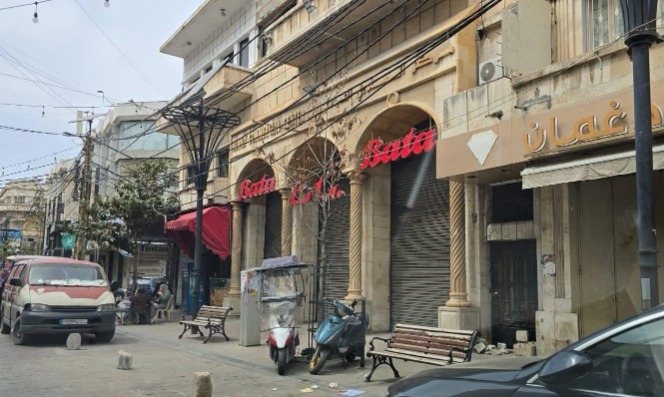 اقفال المحال التجارية التزاما بالاضراب