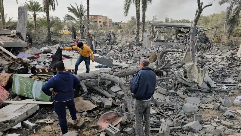 الاحتلال يصعد هجماته على غزة.. ويستعد لتطويق رفح بالكامل