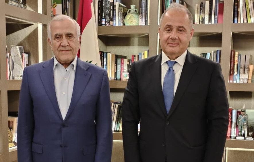 الرئيس سليمان يتسلم من عربيد دعوة لحضور مؤتمر "اللامركزية - آن الأوان"