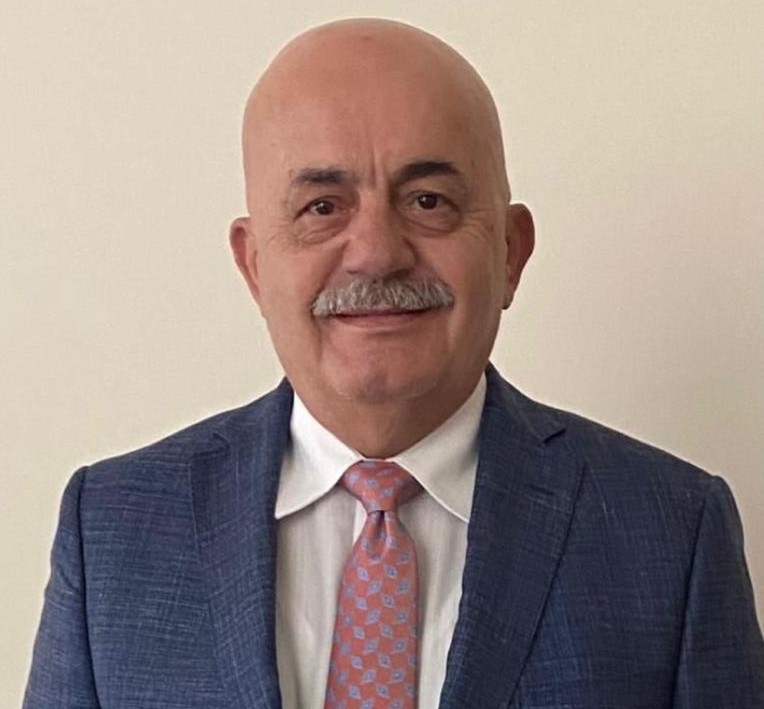 السفير علي يونس يشيد بدعم الإمارات للقضية الفلسطينية ورفض أي تصريحات تسيء لها