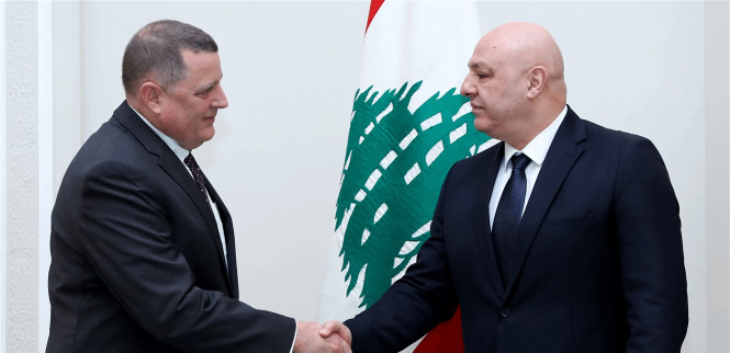الرئيس عون: الجيش اللبناني يقوم بواجبه الكامل
