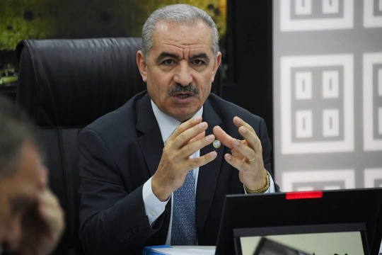 رئيس مجلس مستوطنات الضفة الغربية يطالب باعتقال اشتية