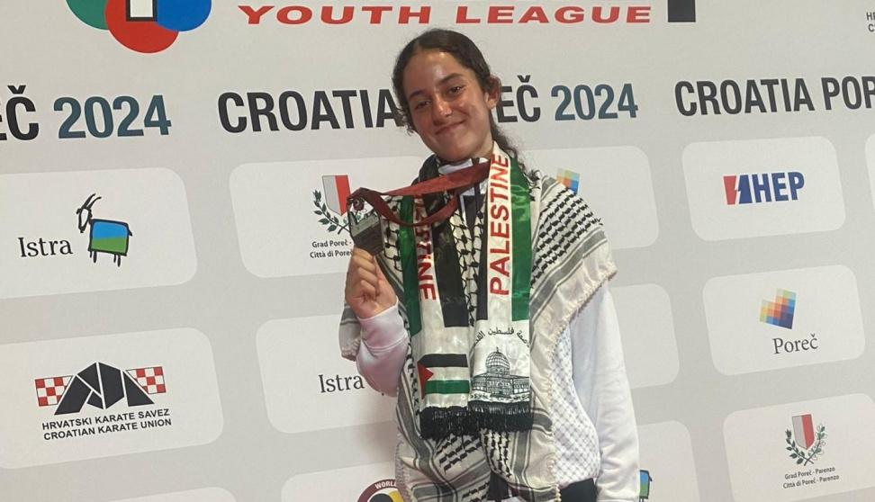 بطلة الكاراتيه الفلسطينية مريم بشارات تتصدر التصنيف الدولي برقم قياسي