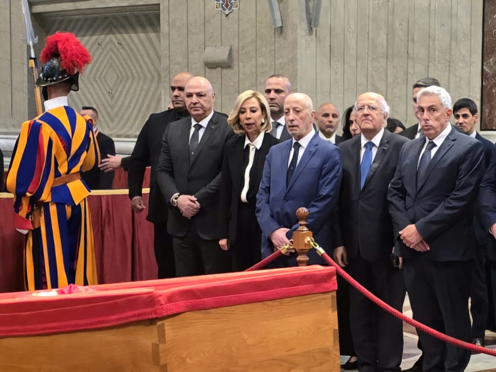 الرئيس عون وعقيلته يلقيان النظرة الأخيرة على جثمان البابا فرنسيس