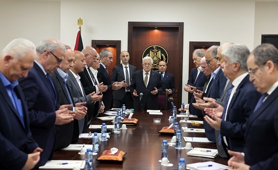 الرئيس عباس يختار حسين الشيخ نائباً له.. وترحيبٌ عربي ودولي بالخطوة الإصلاحية!