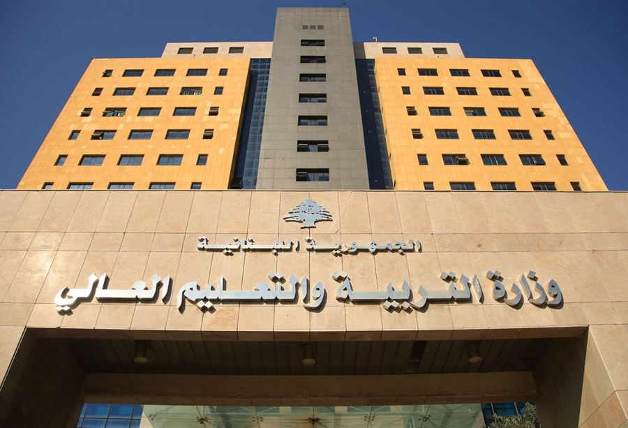بعد استهداف سيارة في عين بعال... وزارة التربية تتحرّك!