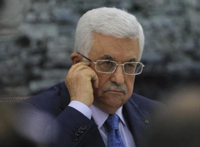 الرئيس عباس يهاتف نجل الوزير وليد عساف معزيا بوفاة والده