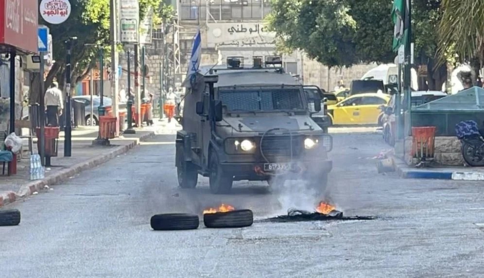 شهيد في أريحا.. والاحتلال يداهم محلات الصرافة في الضفة الغربية