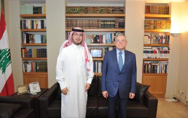 السفير بخاري يناقش المستجدات السياسية مع السنيورة