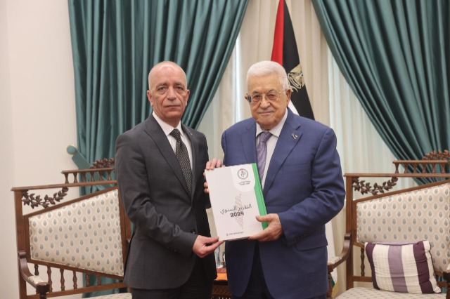 الرئيس عباس يتسلم تقريري سلطة الأراضي وهيئة مقاومة الجدار والاستيطان لعام 2024