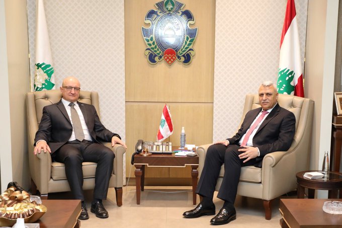 اللواء شقير يلتقي الملحق العسكري التشيكي لبحث الأوضاع العامة
