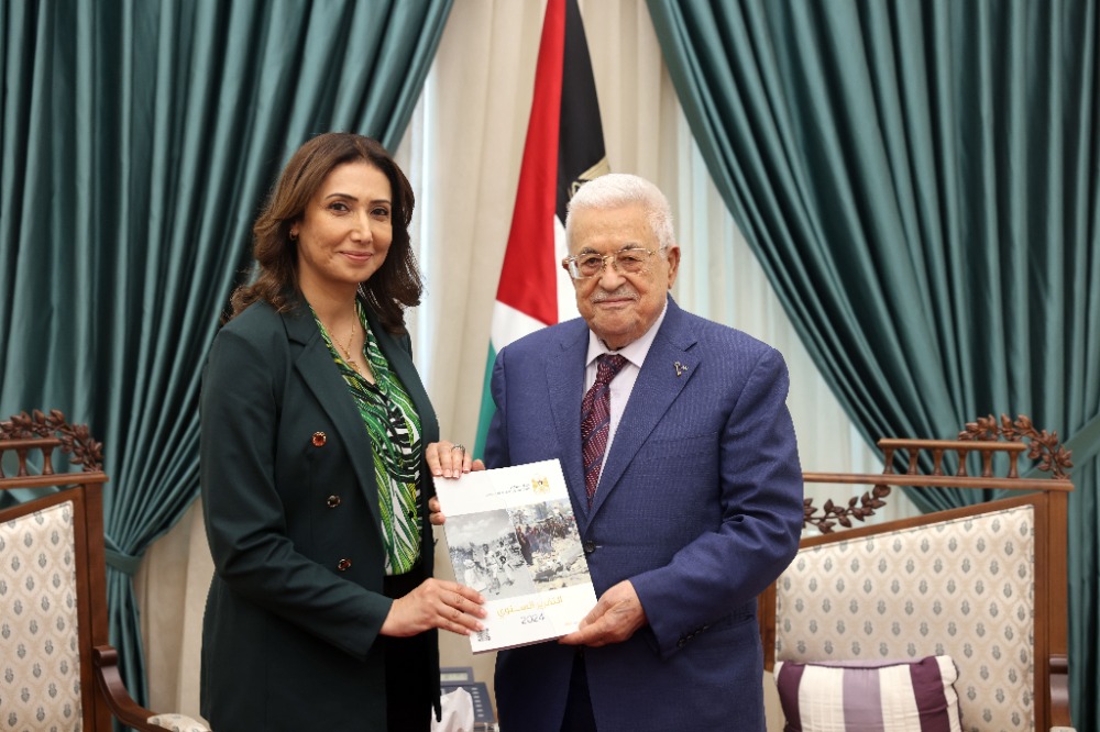 الرئيس عباس يتسلم التقرير السنوي للجهاز المركزي للإحصاء