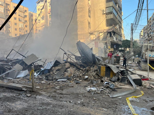 بالصور - ضاحية بيروت تستيقظ على "أضحى" مرٌّ خلّفه العدوان الإسرائيلي