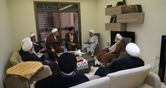 بعد الإعتداء عليه.. وفد من "الحزب" يزور الشيخ عودة