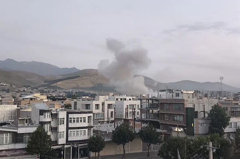 هجمات إسرائيليّة جديدة على إيران... والأخيرة تتوعدّ بردّ حاسمٍ!