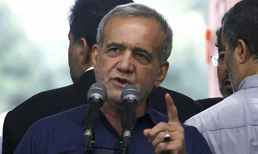 أول تعليق للرئيس الإيراني بعد الهجوم الإسرائيلي