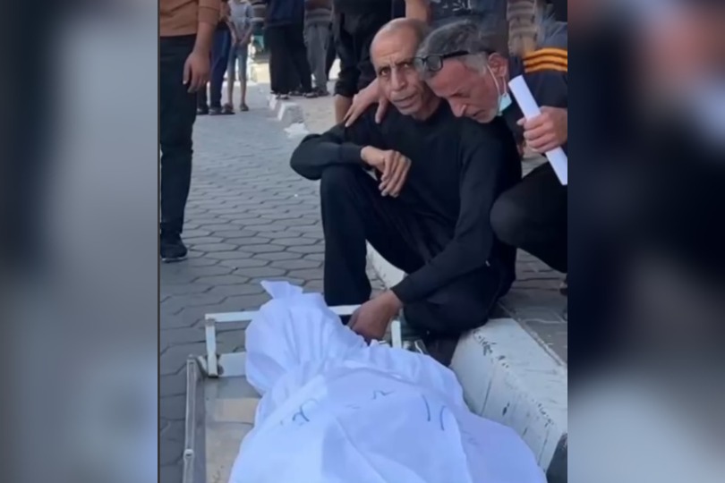بالفيديو.. والد الشهيد محمد الدرة يودع أخويه بعد استشهادهما في القصف الاسرائيلي على غزة
