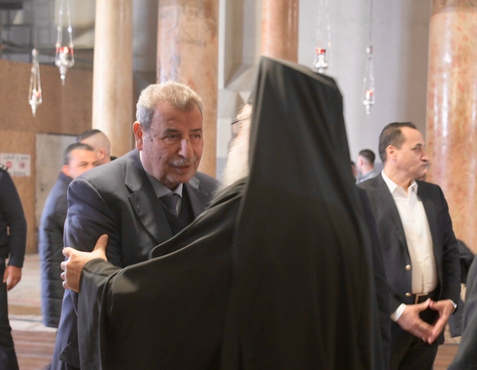 ممثلاً عن الرئيس عباس ... د. خوري يشارك في قداس عيد الميلاد بحسب التقويم الشرقي